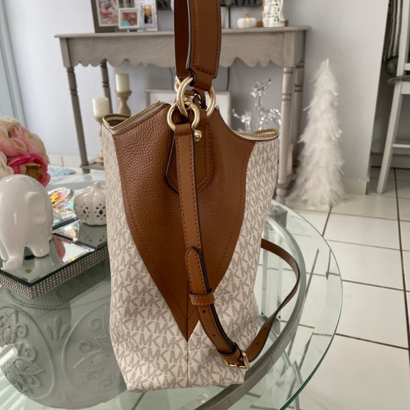 Michael Kors hand bag - Picture 2 of 5